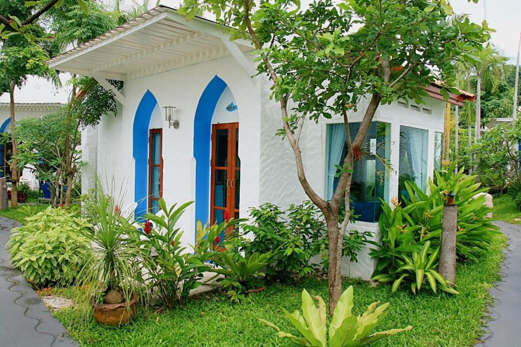 Baanmontra Beach Resort - Bankrut Room photo